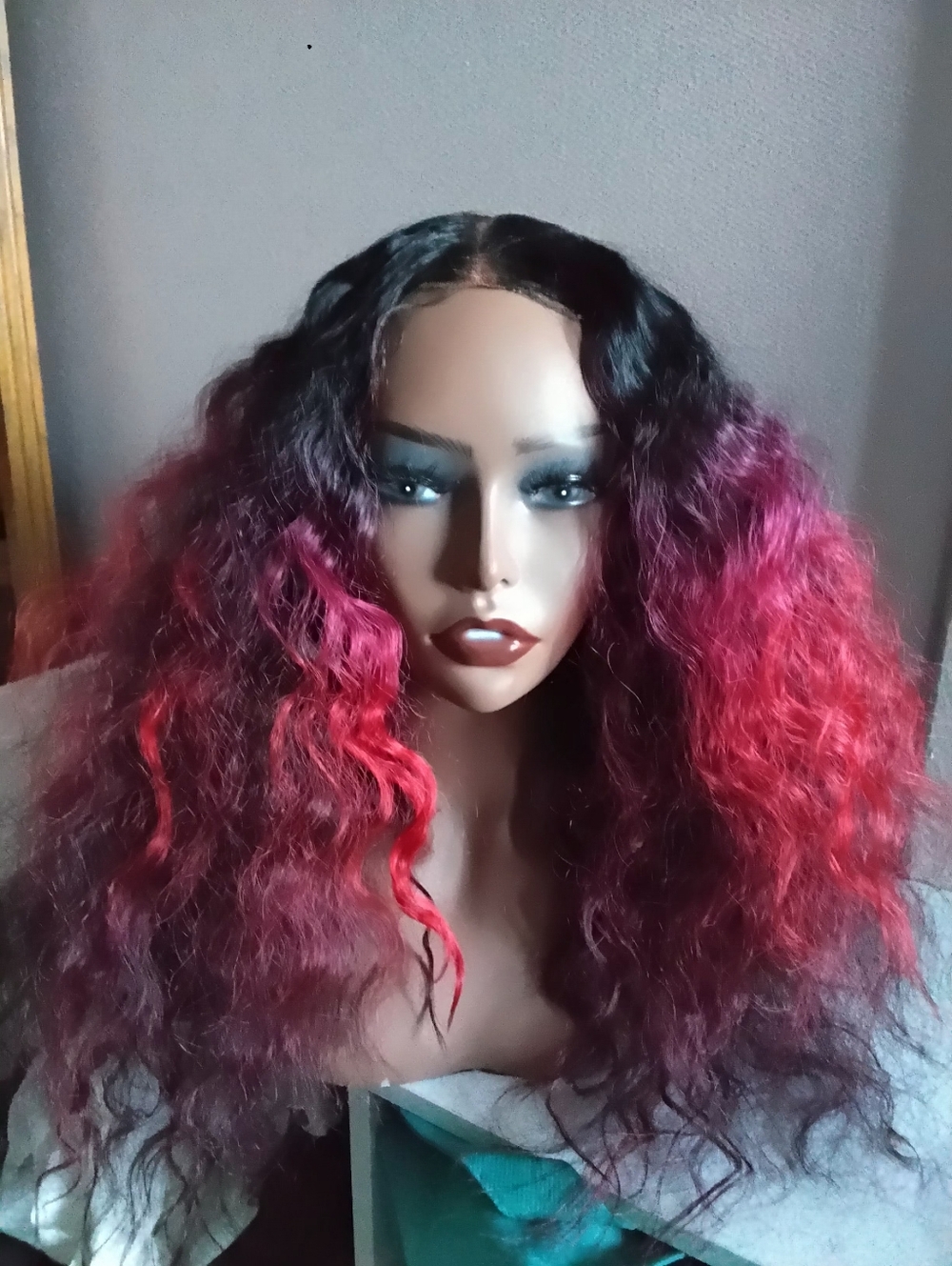 Stylish Ombre Curly Wig – Black to Vibrant Pink